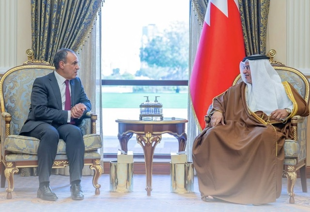 وزير الخارجية يبحث مع ولي عهد البحرين تعزيز التعاون الاقتصادي والاستثماري 
