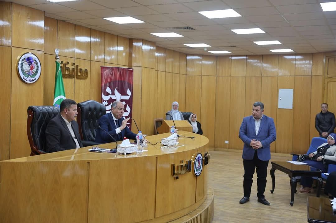 محافظ المنيا يعقد اجتماعاً موسعاً لمناقشة ملفات التصالح وجذب الاستثمارات والاستعداد لشهر رمضان