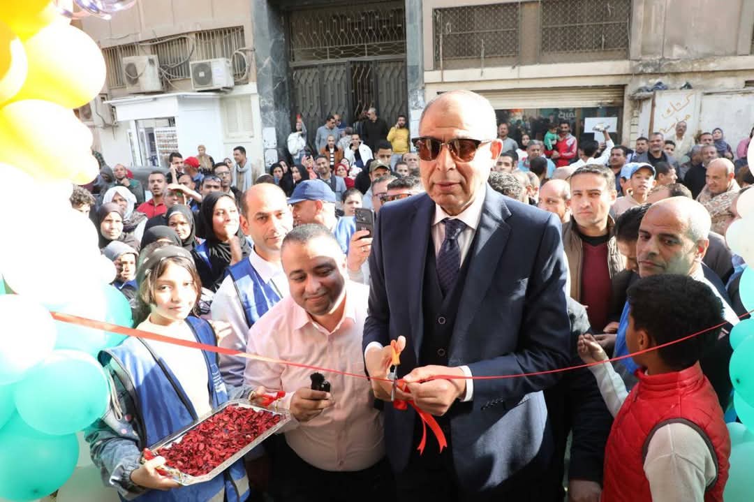 محافظ المنيا يفتتح منفذا للسلع الغذائية بميدان عمر أفندى ضمن المبادرة الرئاسية حياة كريمة