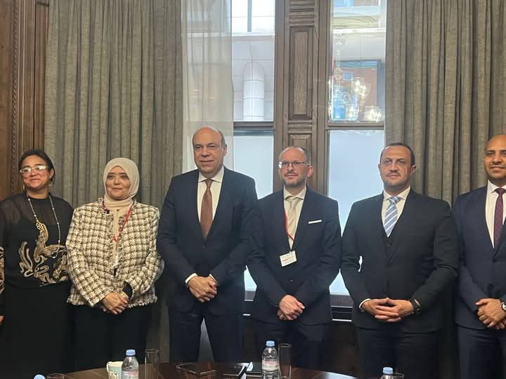 وزير الطيران  يعقد سلسلة لقاءات هامة مع كبرى الشركات البريطانية 