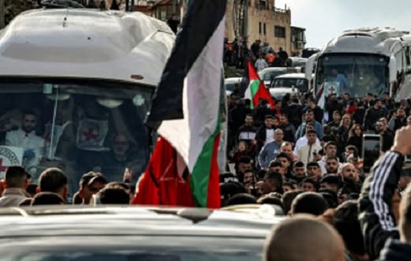 الاحتلال الإسرائيلي يفرج عن الدفعة الخامسة من المعتقلين الفلسطينيين