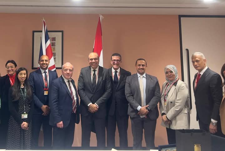 الحفنى يختتم زيارته الرسمية إلى لندن بلقاء مع المفوض البريطاني لشئون الطيران

