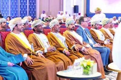 سلطنة عمان تشهد التوقيع على اتفاقيات لاستثمارات جديدة بقيمة 3.9 مليار دولار في قطاع الصناعة