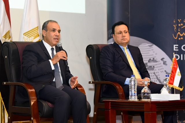 وزير الخارجية يلتقي شباب برنامج الدبلوماسية الشبابية