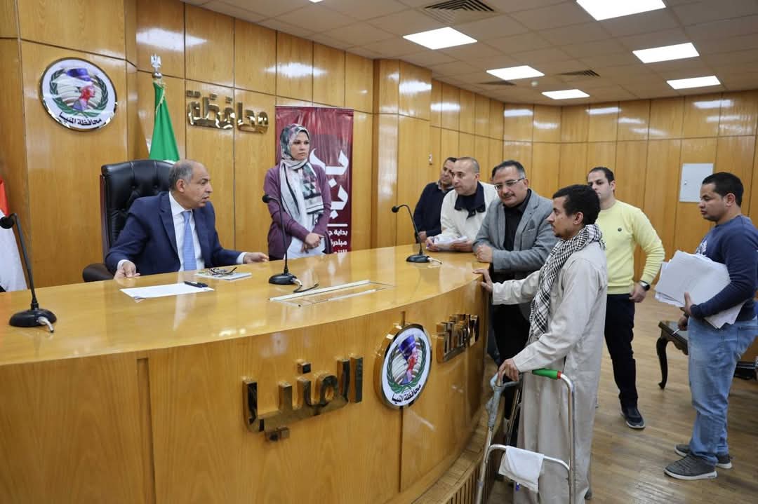 محافظ المنيا يستهل لقاء خدمة المواطنين بالتهنئة بذكرى نصر العاشر من رمضان وذكرى يوم الشهيد