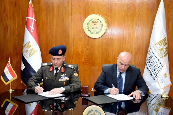 بروتوكول تعاون بين القوات المسلحة ووزارة الشباب والرياضة لوضع معايير محددة للاحتراف الخارجي