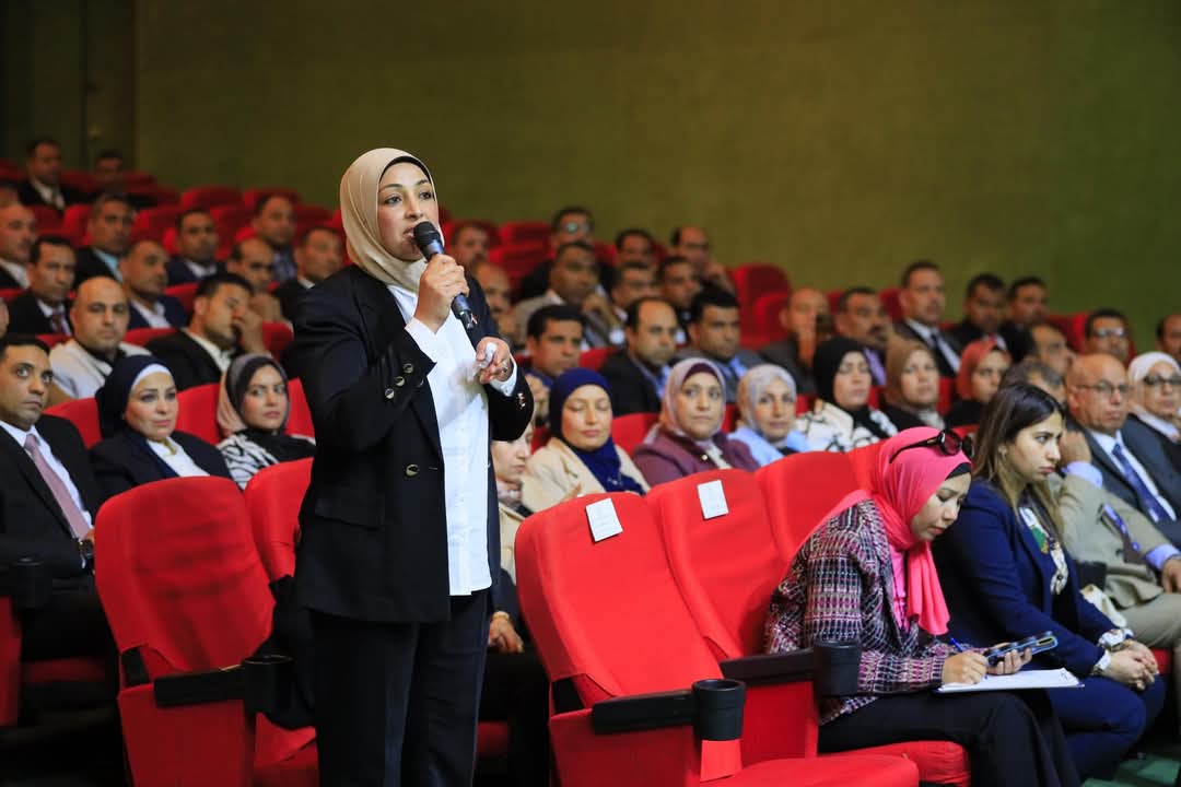 وزير التربية والتعليم يعقد لقاء مع ٣٧٣ معلما من المرشحين للالتحاق باالمبادرة  الرئاسية 