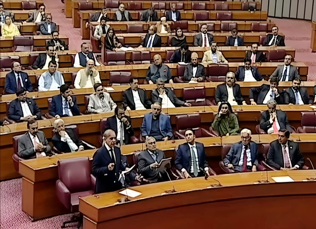 لجنة الأمن الوطني الباكستانية تدعو لتنفيذ فوري لخطة مكافحة الإرهاب وتعزيز الدعم للقوات المسلحة