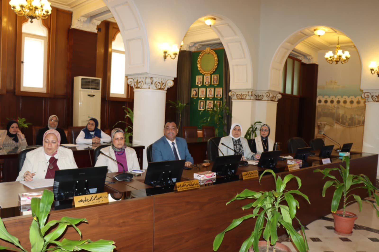 مجلس الدراسات العليا بجامعة الإسكندرية يناقش تحديث دليل مراكز التميز والمعامل المعتمدة