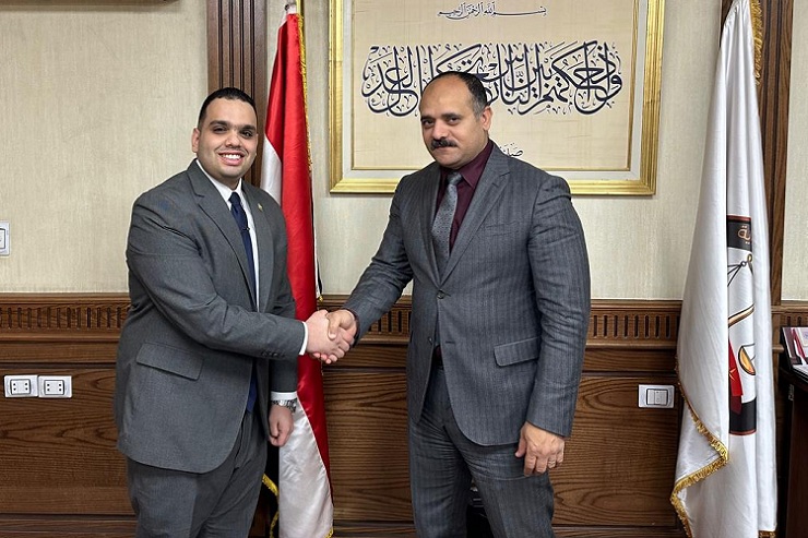 النيابة العامة تكرم نجيب محفوظ وكيل نيابة الجيزة لتميزه في أداء عمله