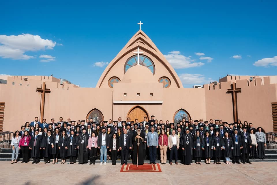 البابا تواضروس يشهد تخريج الدفعة الثانية من برنامج لوجوس للقيادة