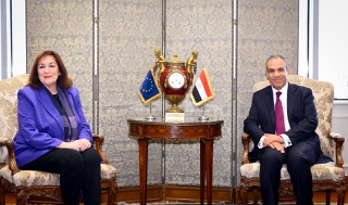 وزير الخارجية يجرى مشاورات سياسية مع مفوضة الاتحاد الأوروبى لشئون المتوسط
