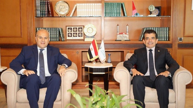 السفير المصري في المغرب يلتقى مدير عام الإيسيسكو