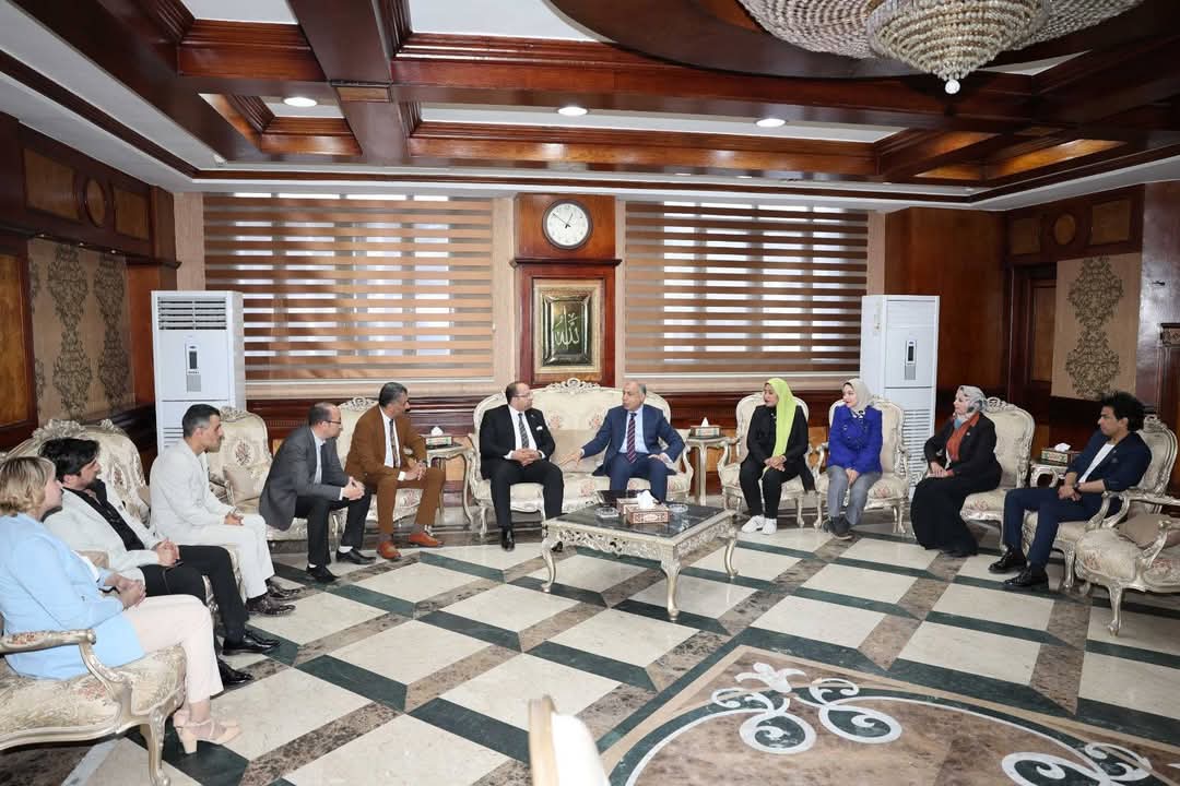 محافظ المنيا يستقبل وفد مجلس إدارة مدارس المنيا البريطانية ويؤكد دعمه للعملية التعليمية