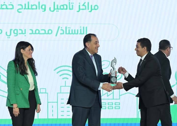 محافظ المنيا يهنئ محمد بدوي لفوزه بالمركز الثاني في المبادرة الوطنية للمشروعات الخضراء الذكية