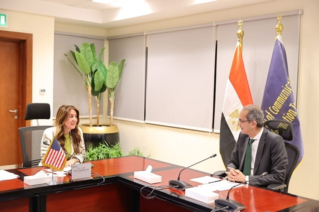 سفيرة أمريكا تبحث مع وزير الاتصالات تعزيز التعاون وجذب الاستثمارات