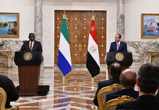 بالصور.. السيسي يستقبل رئيس جمهورية سيراليون بقصر الاتحادية