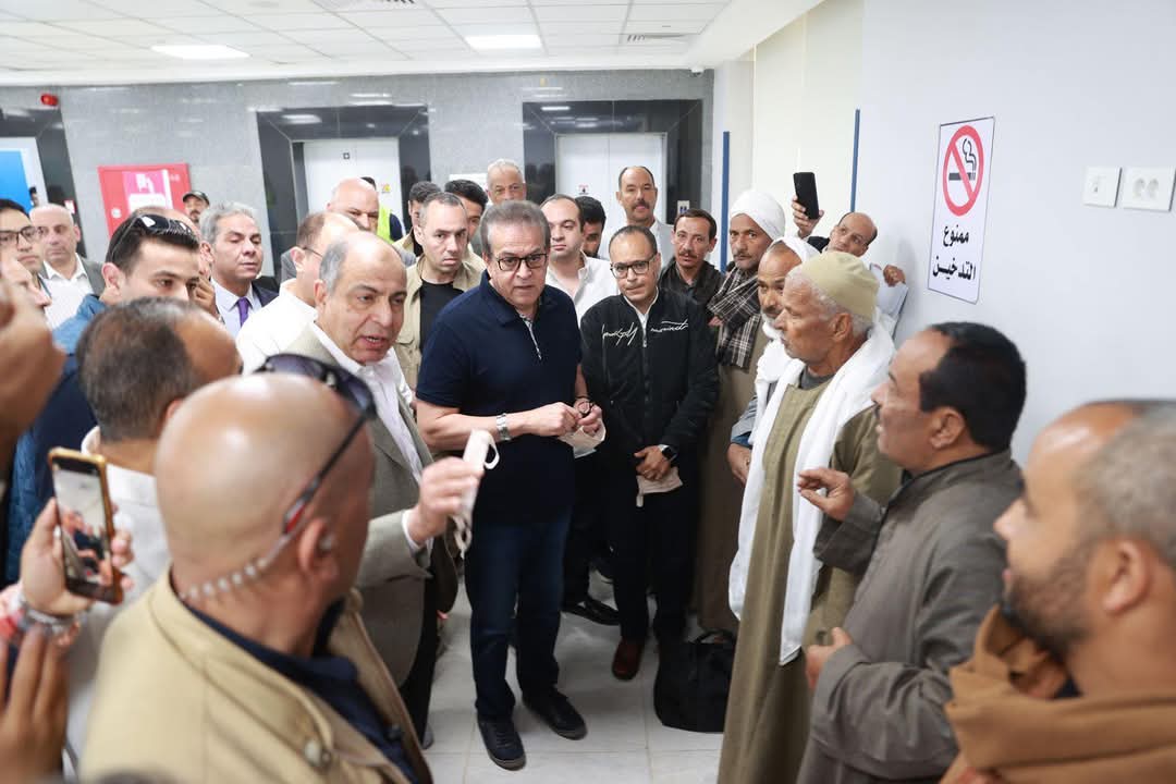 وزير الصحة يتخذ عدداً من القرارات الهامة بناء على لقاءاته مع المواطنين خلال جولة بمحافظة المنيا