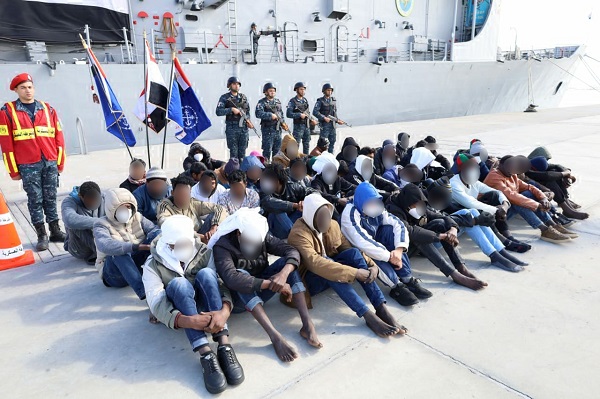 القوات البحرية تشارك في إنقاذ مركب هجرة غير شرعية بعد تعرضه للغرق بالبحر الأبيض المتوسط