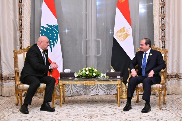 السيسي يؤكد دعم مصر لاستقرار لبنان ويعرض تعزيز التعاون الاقتصادي وإعادة الإعمار