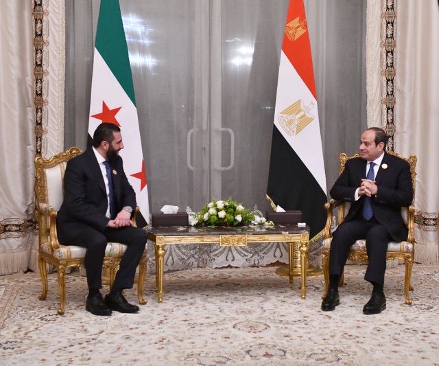 السيسي والشرع يؤكدان دعم استقرار سوريا ووحدة أراضيها