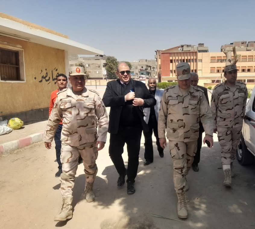لجنة من قيادة الدفاع الشعبي والعسكري تتابع المدارس العسكرية بقنا



