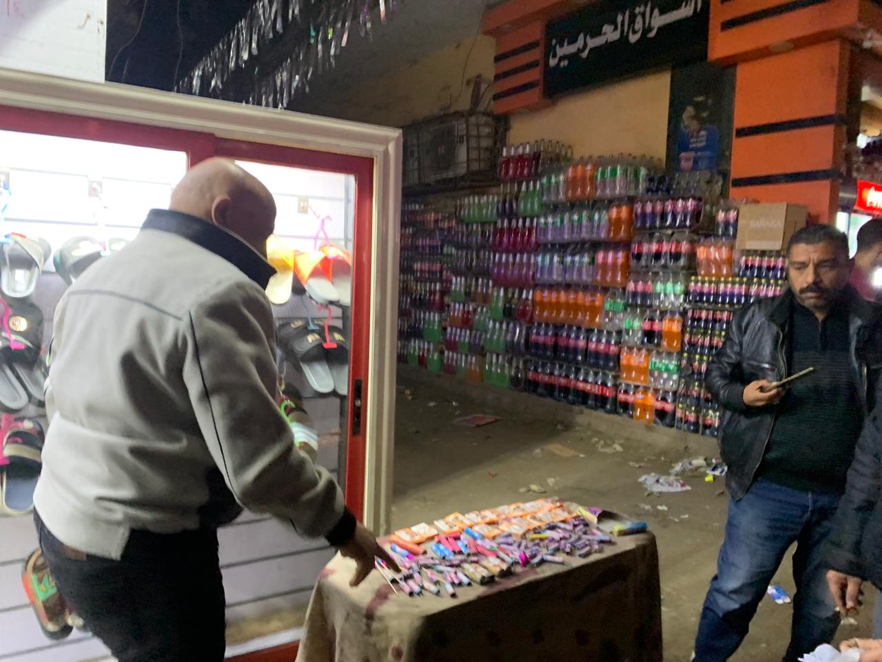 محافظة الجيزة تضبط ٢٠٠٠ وحده العاب نارية متنوعة بمركز أوسيم ومصادرتها 