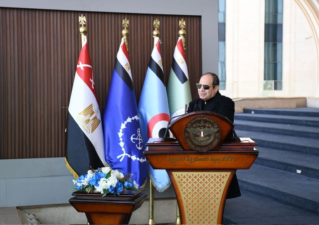 السيسي يتفقد الأكاديمية العسكرية المصرية ويؤكد: السلام خيار مصر والدول العربية







