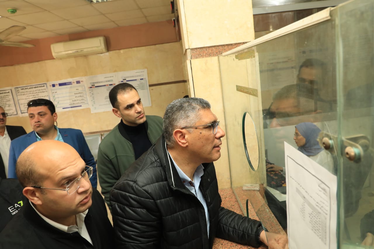 محافظ الجيزة يتفقد مركز أبو النمرس التكنولوجي ويشدد على تسهيل معاملات المواطنين








