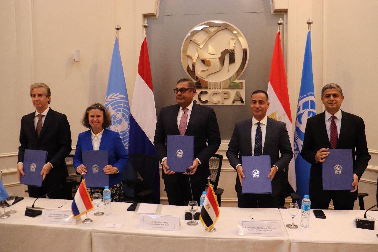 مصر وهولندا تطلقان مشروع تعاون مشترك لمكافحة الهجرة غير الشرعية والاتجار بالبشر في إفريقيا


