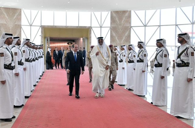 السيسي يصل إلى مقر الديوان الأميري القطري بتقديم الأمير تميم