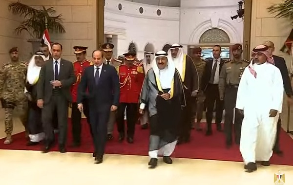 بالفيديو.. استقبال رسمي وشعبي حافل للرئيس السيسي في الكويت ضمن جولته الخليجية