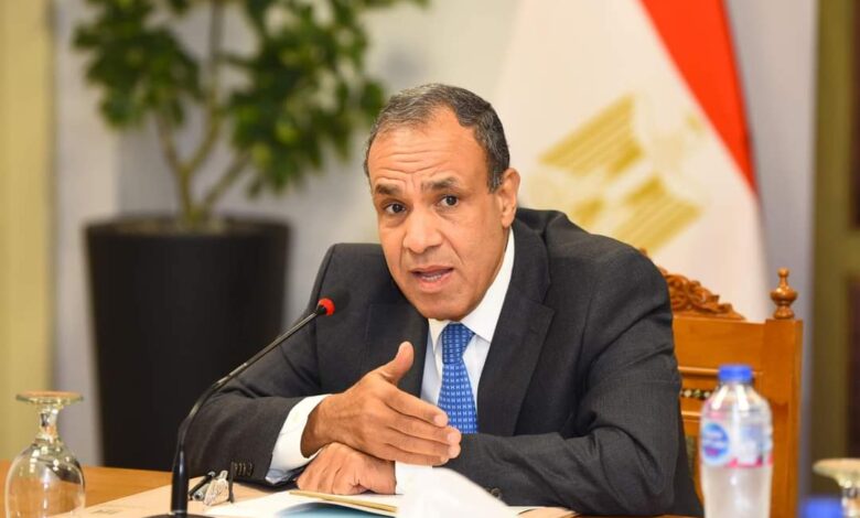 وزير الخارجية يتابع آليات التصديق على المستندات عبر البريد