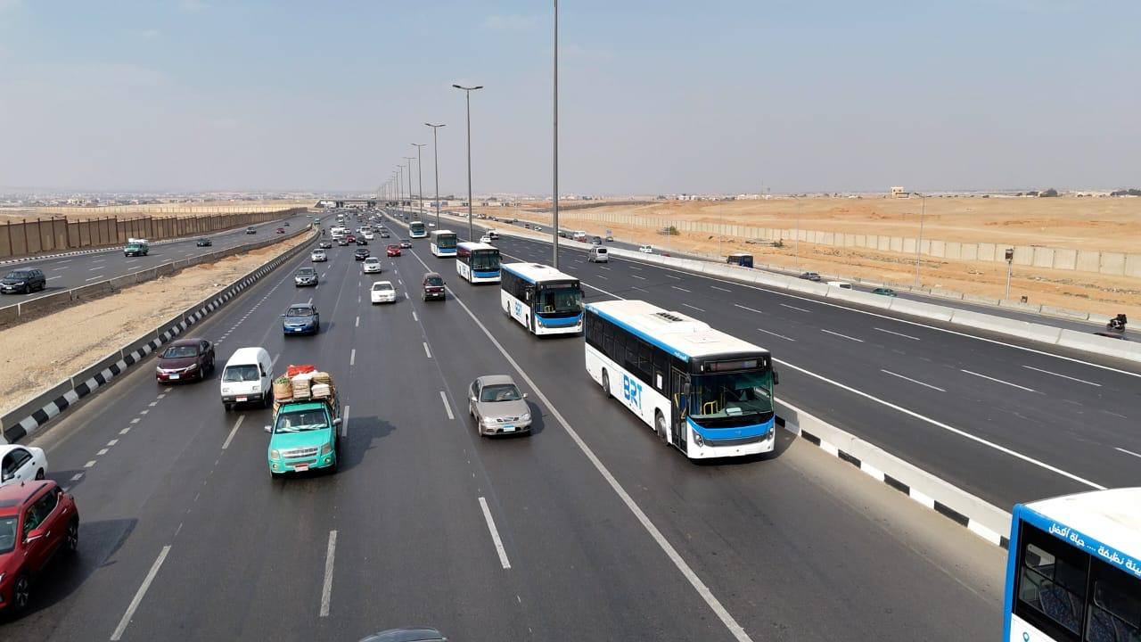 النقل تبدأ تجارب تدريب سائقي اتوبيسات مشروع الأتوبيس الترددي على مسار المرحلة الأولى