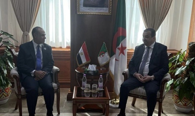 وزير الخارجية يلتقي وزير الدولة الجزائري للطاقة والمناجم والطاقات المتجددة