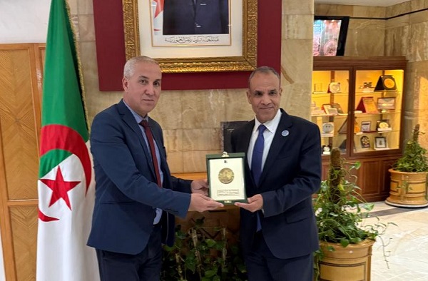 وزير الخارجية يحيي ذكرى شهداء الجزائر في 