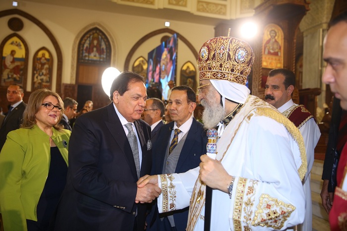 وفد حزب الجبهة الوطنية يشارك في قداس عيد القيامة ويهنئ البابا تواضروس

