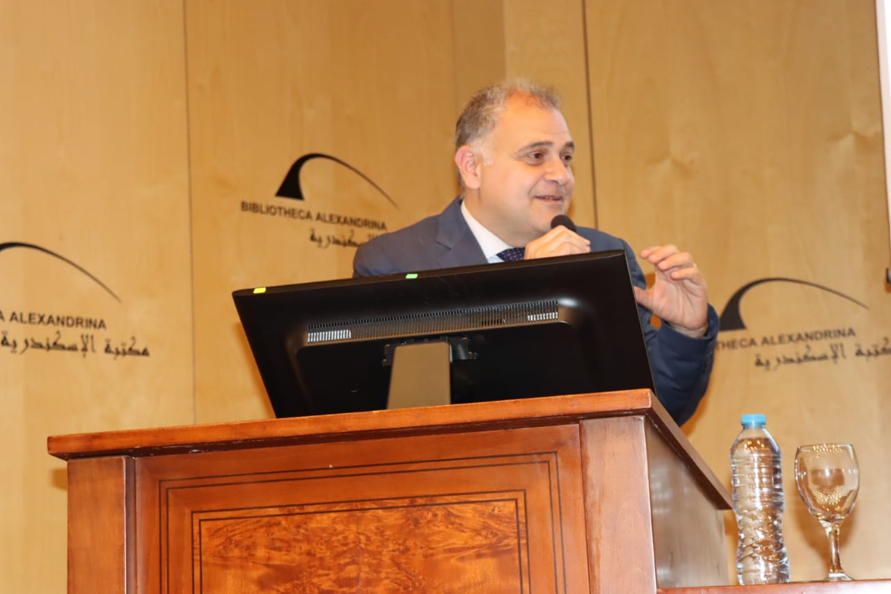 رئيس جامعة الإسكندرية يشهد ختام ورشة 