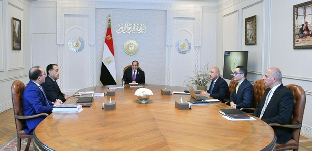 السيسي يوجّه بإجراءات لتخفيف أعباء المستثمرين وتوحيد الرسوم