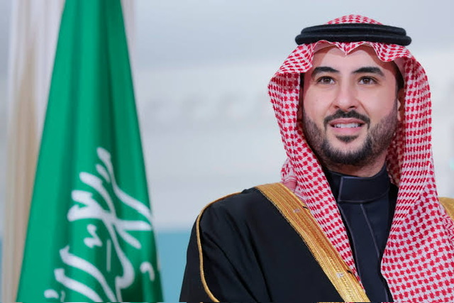 وزير الدفاع السعودي يبحث تعزيز العلاقات الثنائية مع إيران