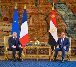 السيسي وماكرون يدعوان لتعميق الشراكة وتوطين الصناعة بمصر

