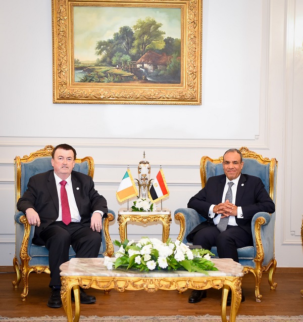 وزير الخارجية يستقبل وزير الدولة المعنى بالهجرة بوزارة العدل الإيرلندية

