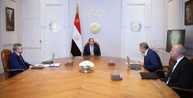السيسي يتابع تطوير قناة السويس ويوجه بتعزيز الخدمات البحرية وتوطين صناعة السفن