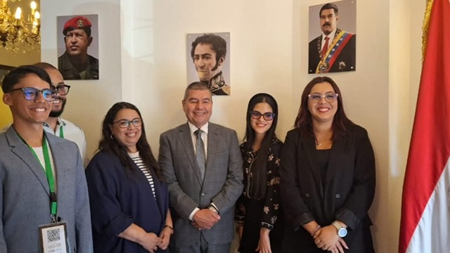 سفير فنزويلا يرحب بالدبلوماسيين الشباب المشاركين في 