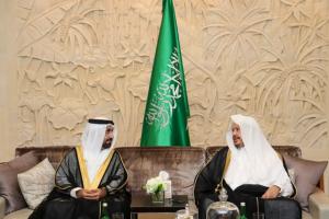 رئيس البرلمان العربي يشيد بالدور المحوري للسعودية  في تعزيز الأمن والاستقرار إقليميًا وعالميًا.