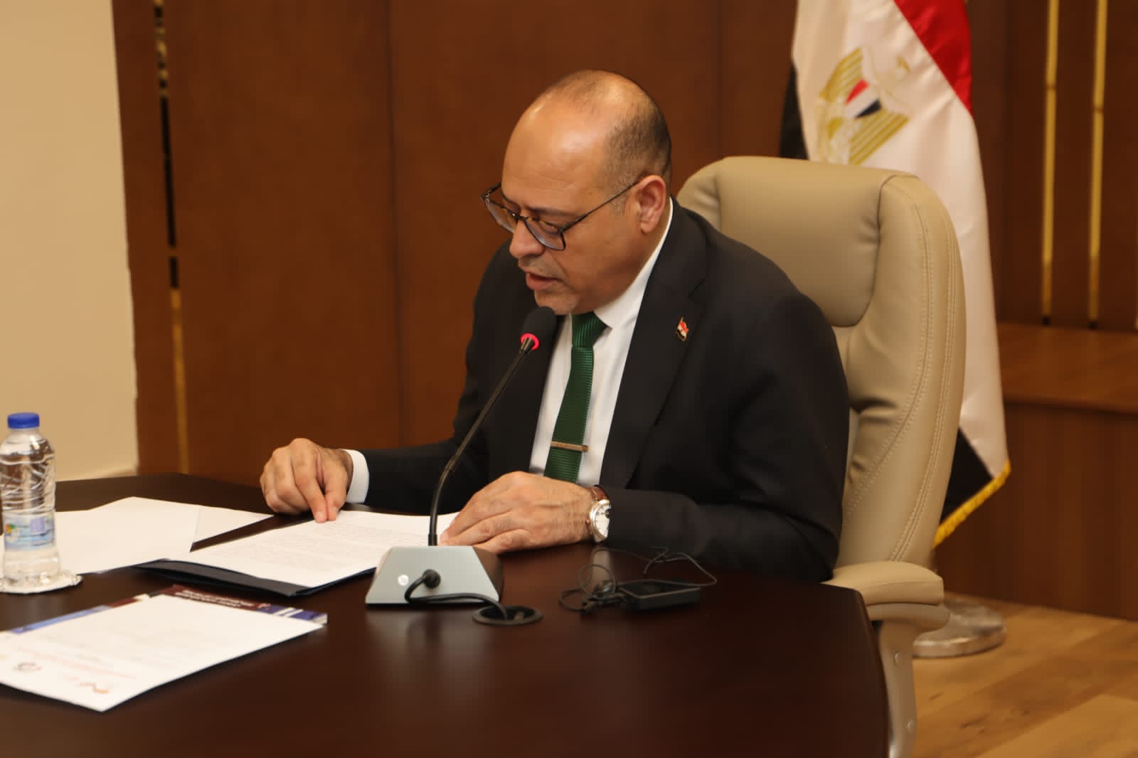 وزير العمل يعتمد صرف مليون و 594 ألف جنيه رعاية اجتماعية وصحية لـ 1098 عاملًا غير منتظم.. خلال شهر مايو الجاري
