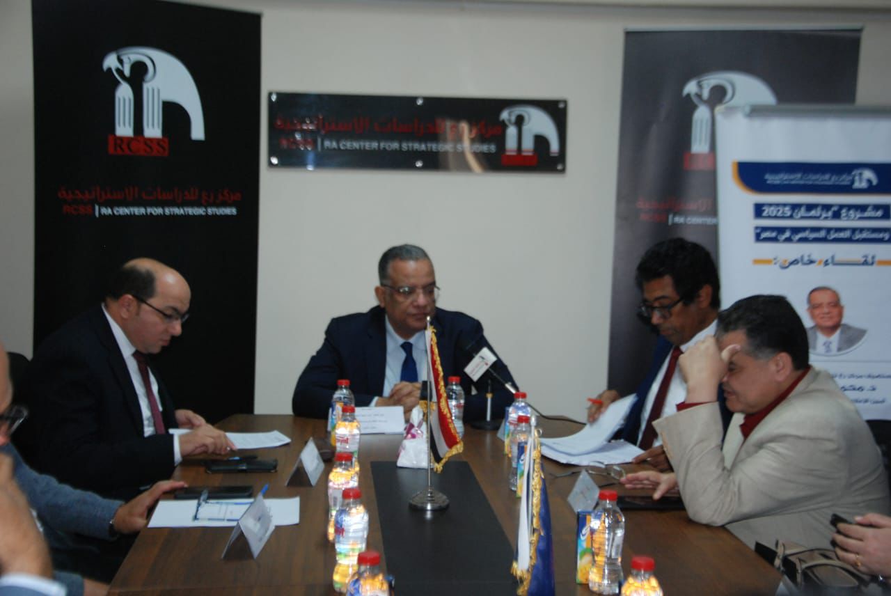 د. محمود مسلم في ندوة  