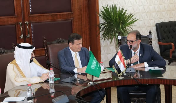 وزير الزراعة يؤكد أهمية زيادة الاستثمار الخليجي وخاصة السعودي بمصر في القطاع الزراعي

