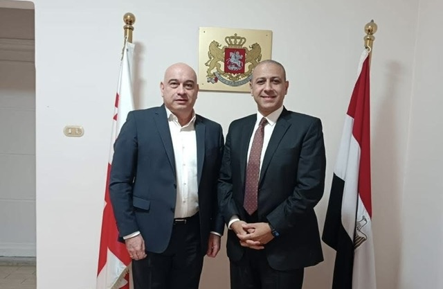 مستشار الرئيس يهنئ جورجيا بعيد الاستقلال ويؤكد عمق العلاقات الثنائية