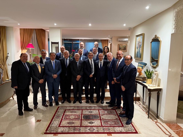 عبد العاطي يلتقي كبار رجال الأعمال في الرباط ويستعرض الفرص الاستثمارية المصرية مع المغرب